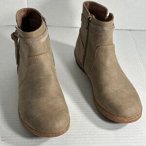 Woman's New size 6.5M ankle Boots